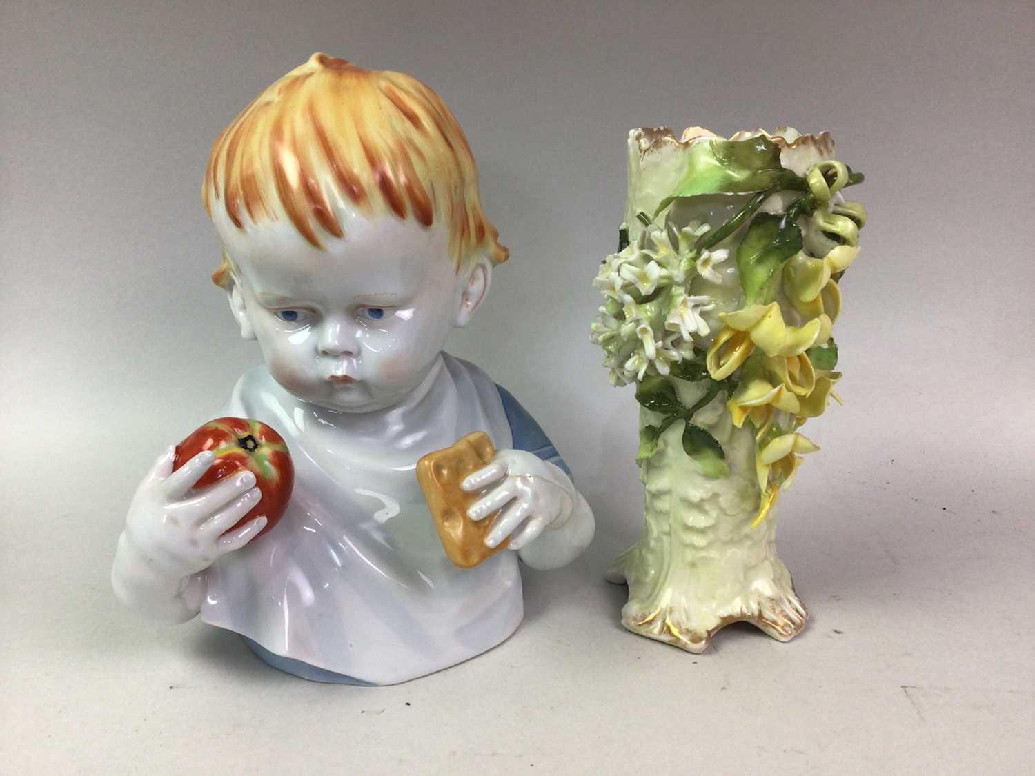 CONTINENTAL PORCELAIN FIGURAL GROUP OF A YOUNG MAN AND WOMAN, ALONG WITH FURTHER PORCELAIN