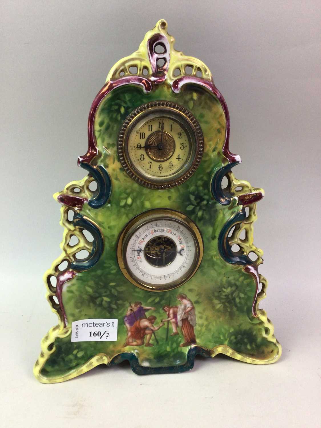 VICTORIAN CERAMIC MANTEL CLOCK, ALONG WITH SIX COLOURED GLASS VASES