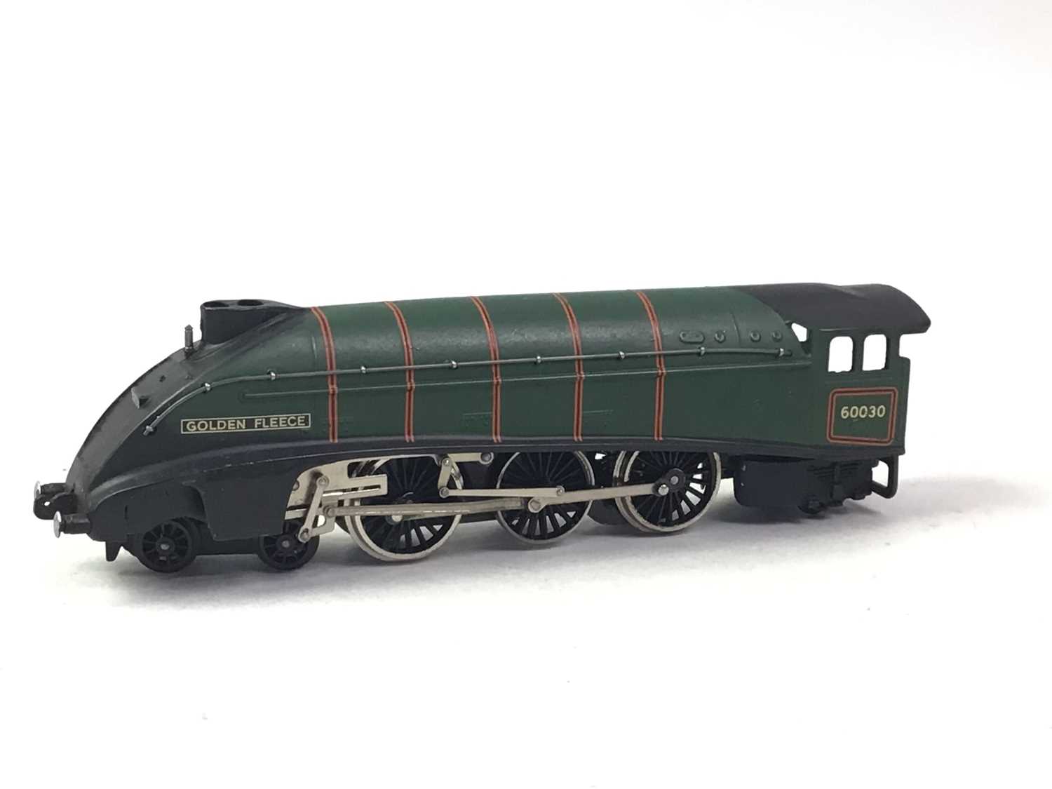 GROUP OF VARIOUS MODEL RAILWAY ITEMS,