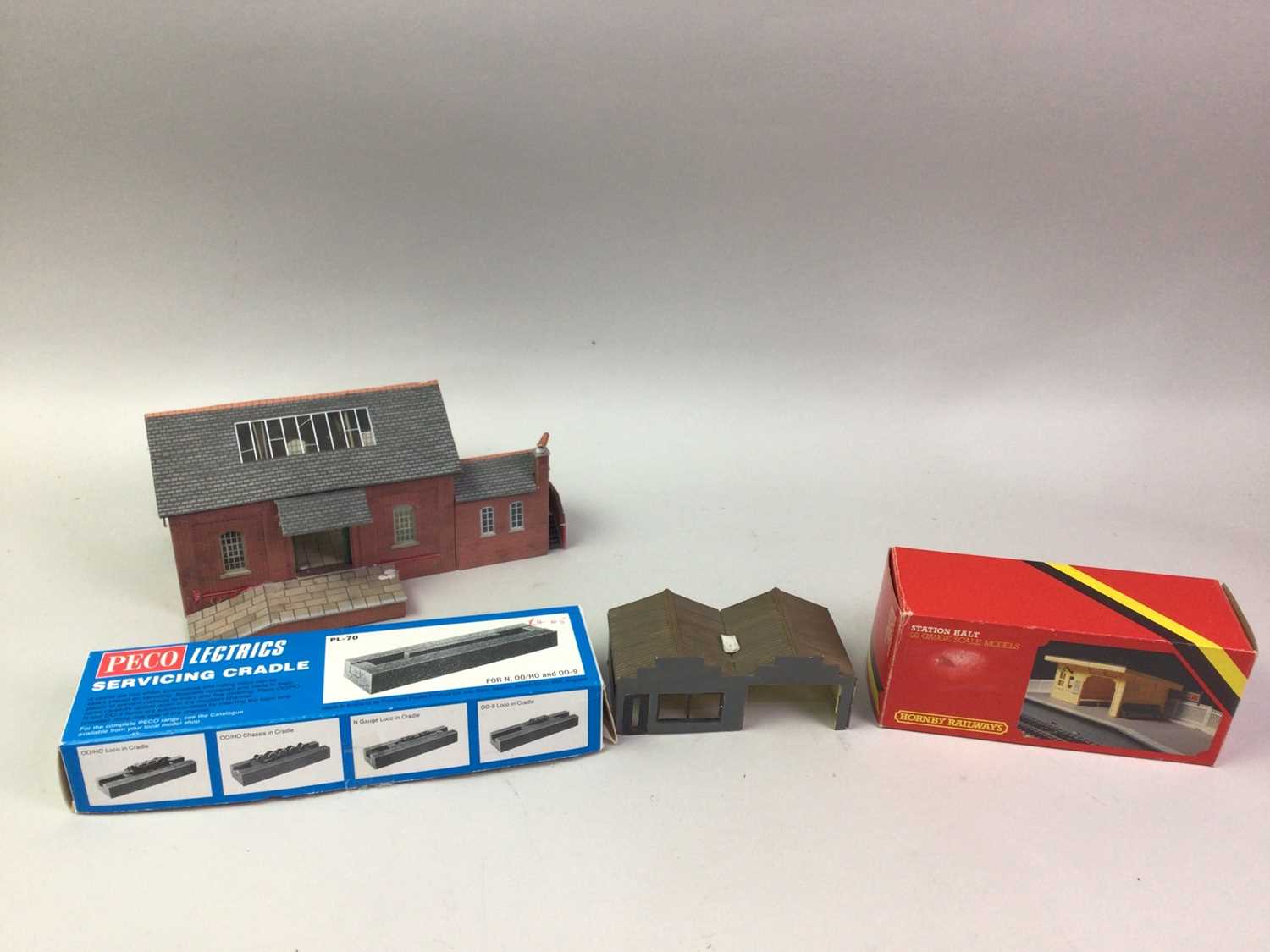 GROUP OF MODEL RAILWAY ITEMS, - Image 2 of 6