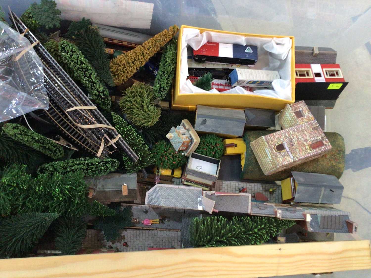 GROUP OF MODEL RAILWAY ACCESSORIES, - Image 5 of 7
