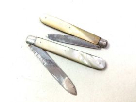 TWO SILVER FRUIT KNIVES, AND OTHER ITEMS