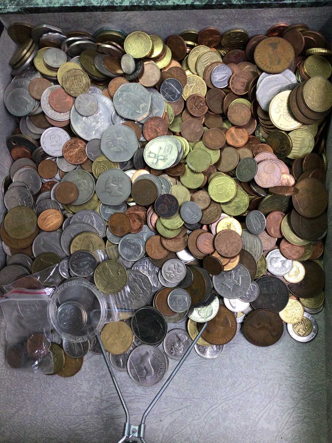 COLLECTION OF GB AND INTERNATIONAL COINS, - Bild 4 aus 4