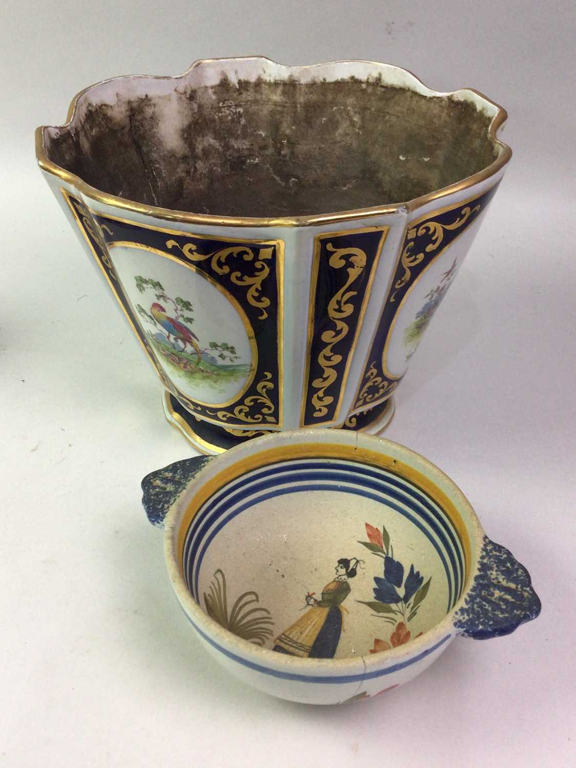 CRESCENT CHINA PLANTER, AND OTHER CERAMICS - Image 4 of 4