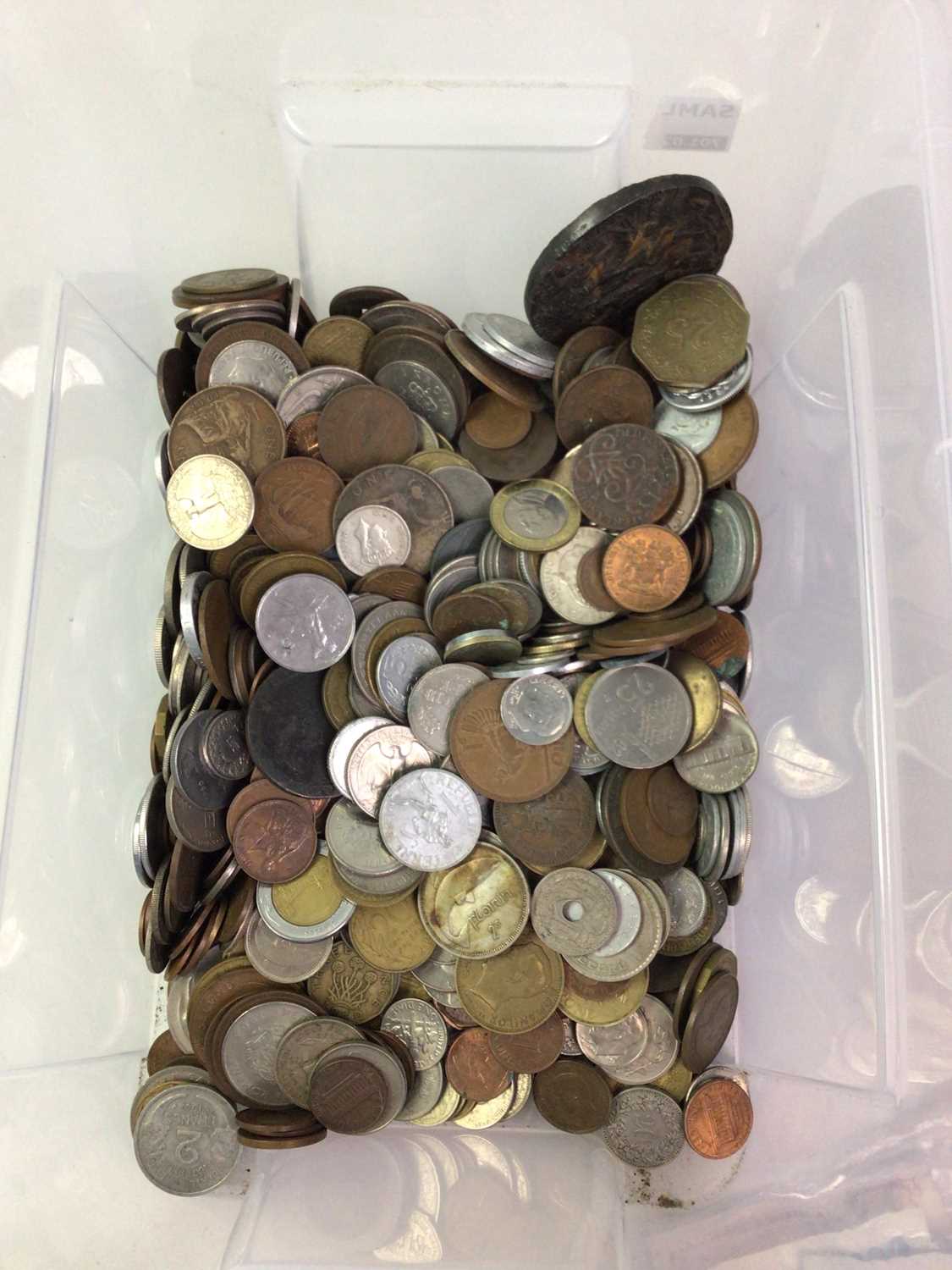 COLLECTION OF GB AND INTERNATIONAL COINS, AND A COLLECTION OF BANKNOTES - Image 3 of 3