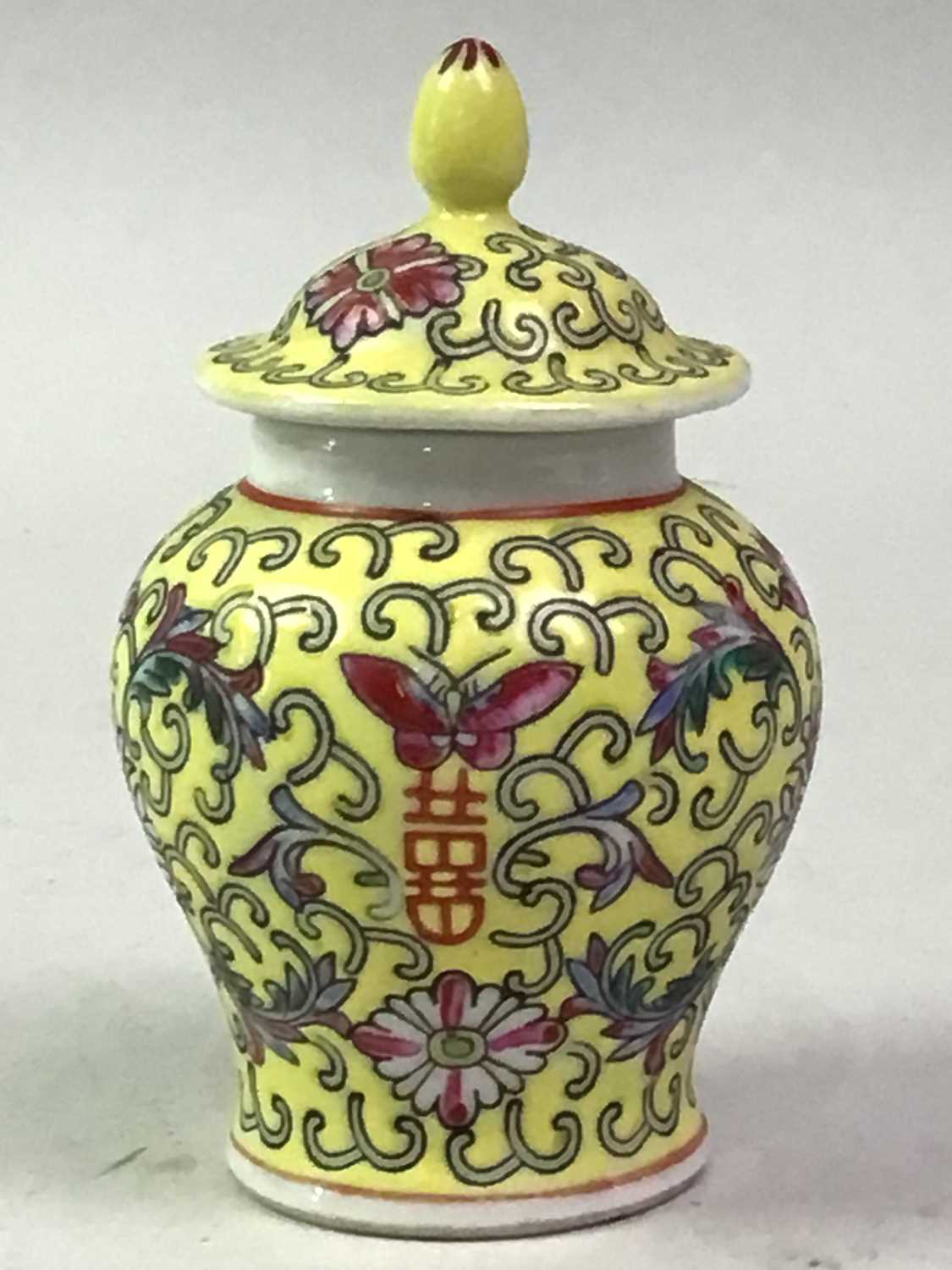 GROUP OF CHINESE AND JAPANESE PORCELAIN, AND A CLOISONNE BOX