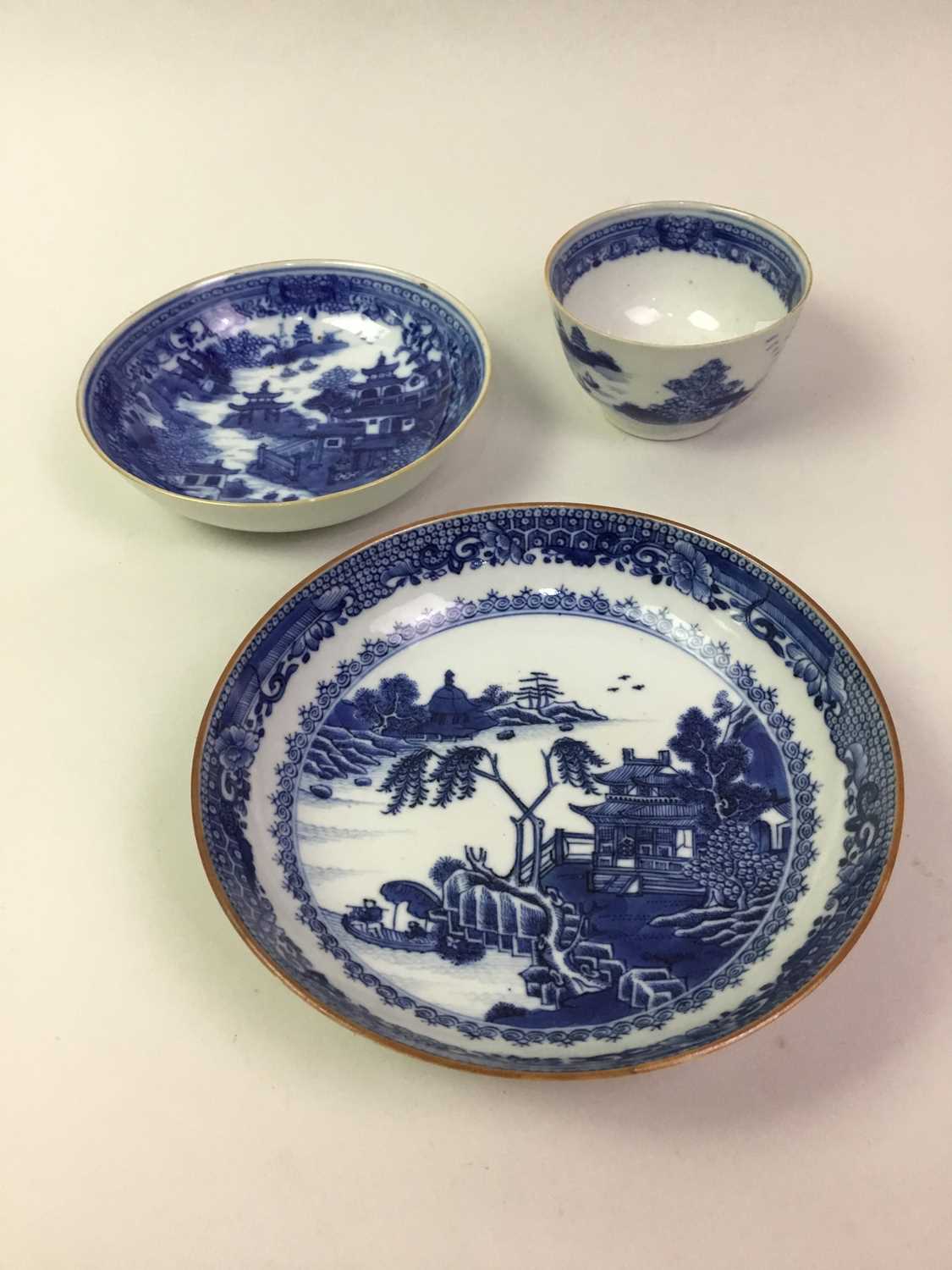 GROUP OF 18TH CENTURY CHINESE BLUE AND WHITE PORCELAIN, QIANLONG PERIOD 1736 - 1795 - Image 2 of 8