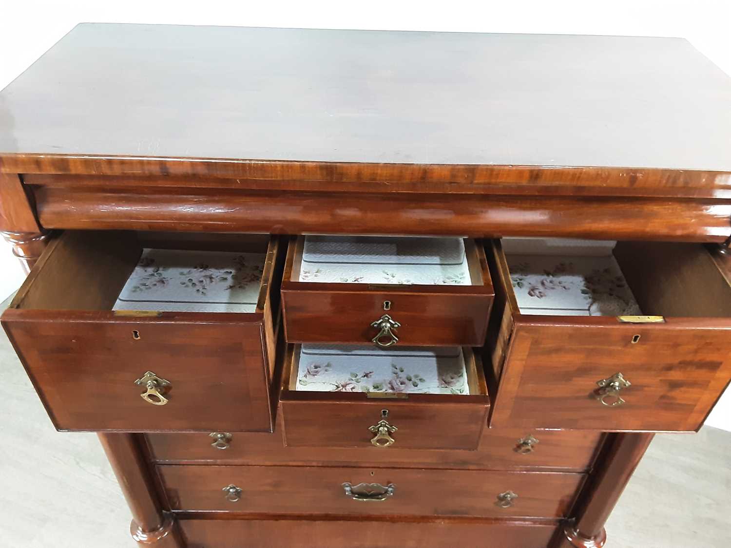 VICTORIAN SCOTTISH MAHOGANY CHEST OF DRAWERS, - Image 2 of 4