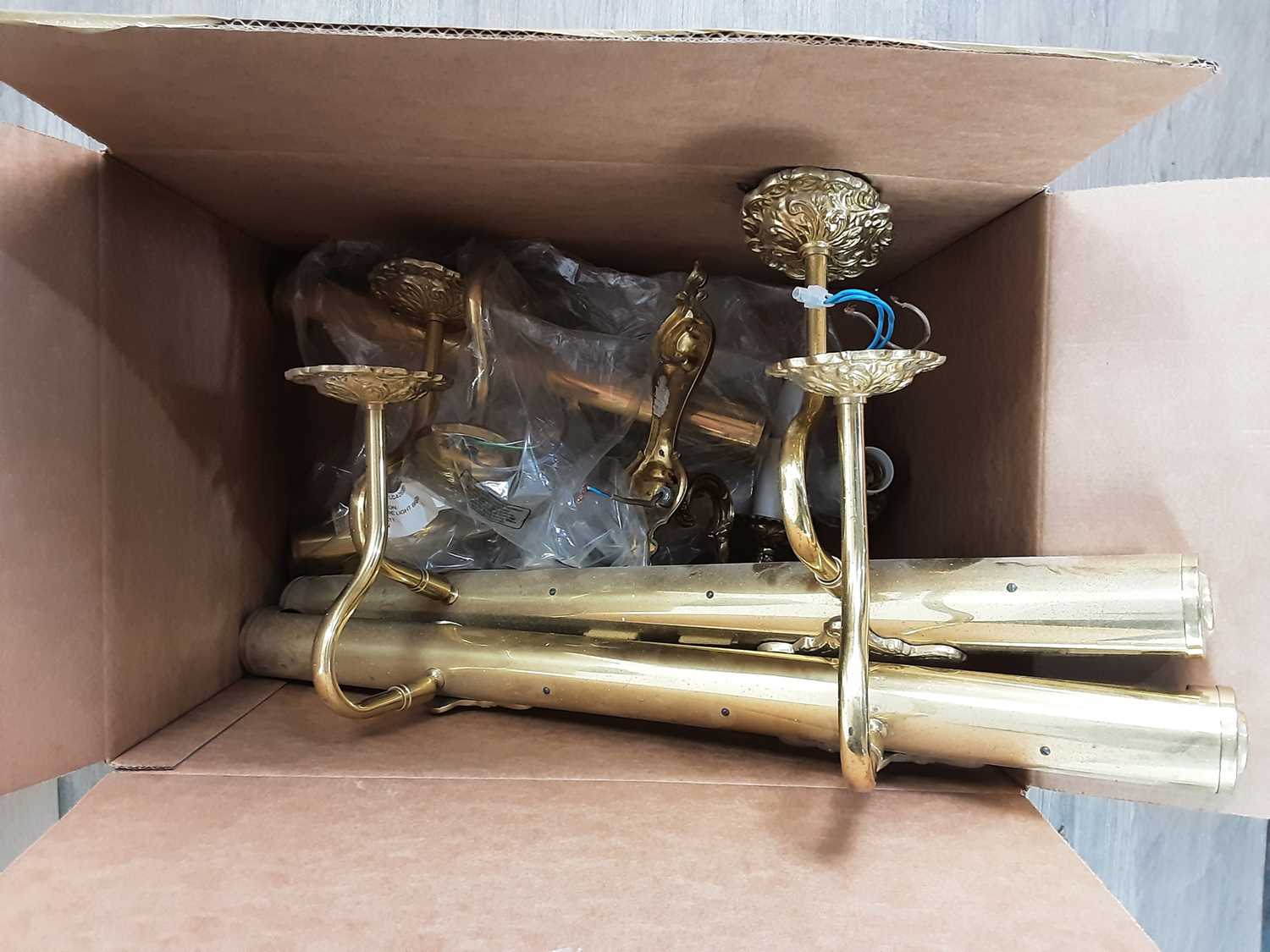 GROUP OF VARIOUS BRASS PICTURE LIGHTS, ALONG WITH CEILING LIGHTS - Bild 4 aus 4