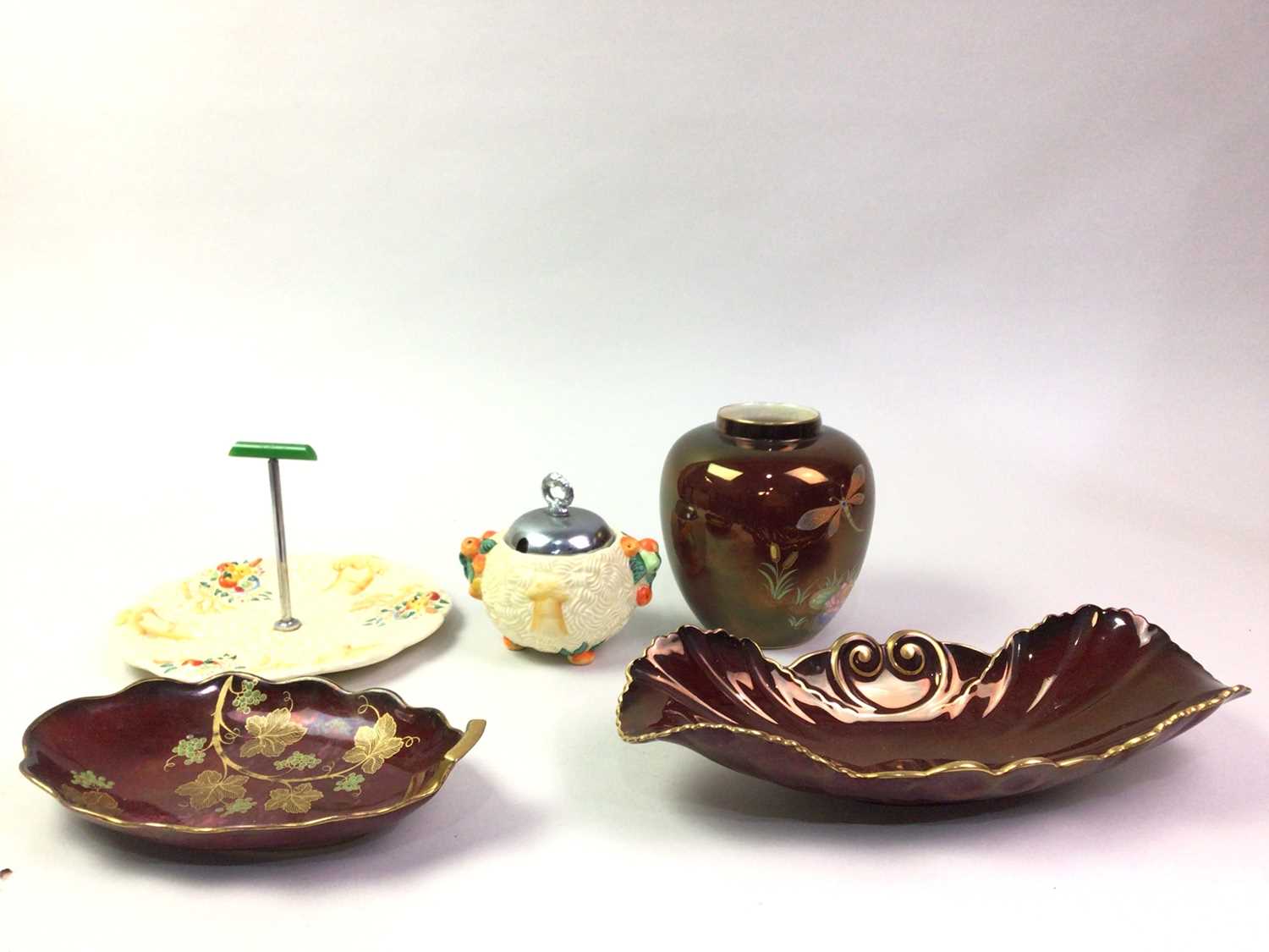 GROUP OF CARLTON WARE ROUGE ROYALE, AND A CLARICE CLIFF BOWL AND PLATE - Image 2 of 2