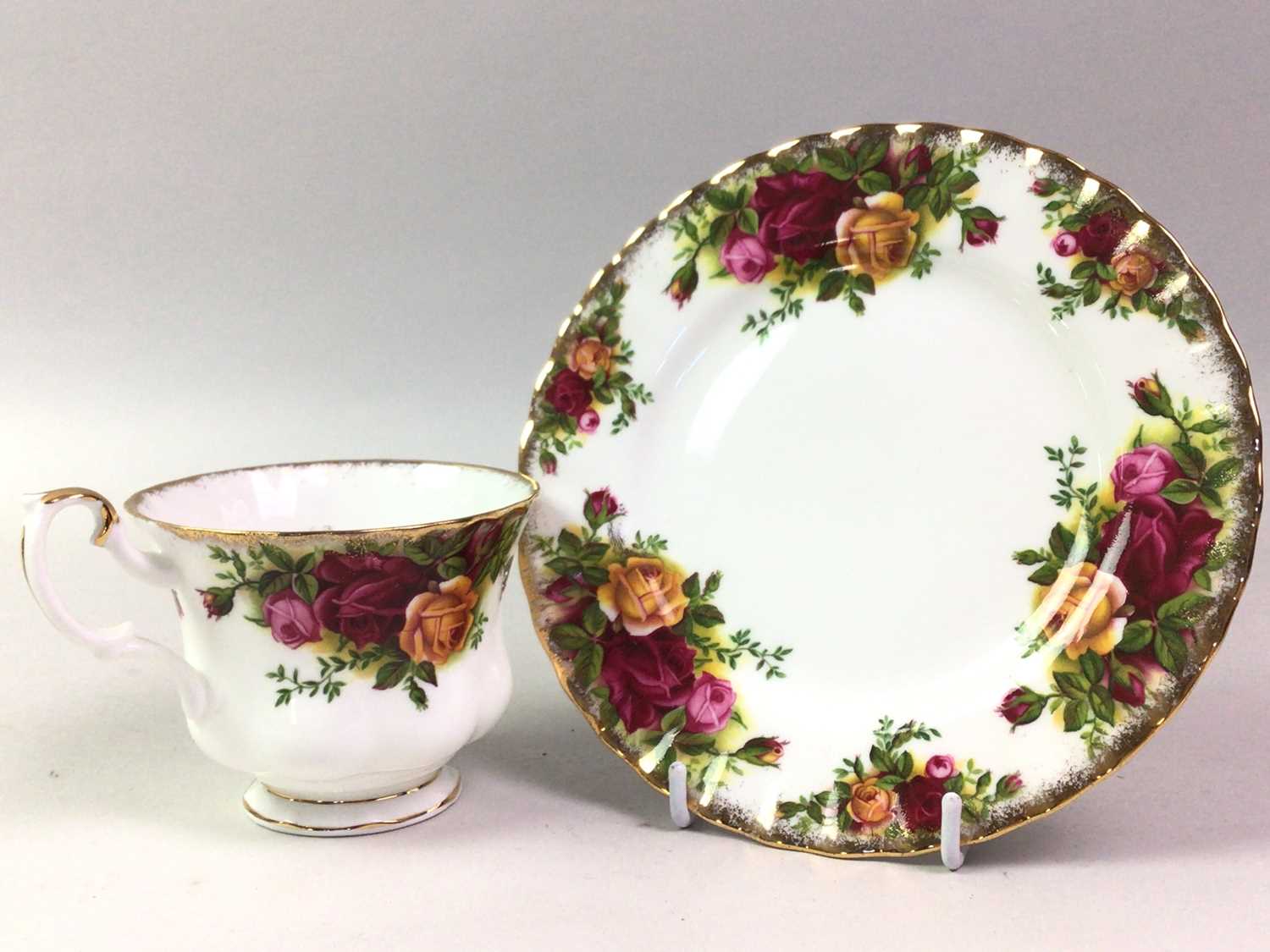 ROYAL ALBERT PART TEA SERVICE, OLD COUNTRY ROSES PATTERN