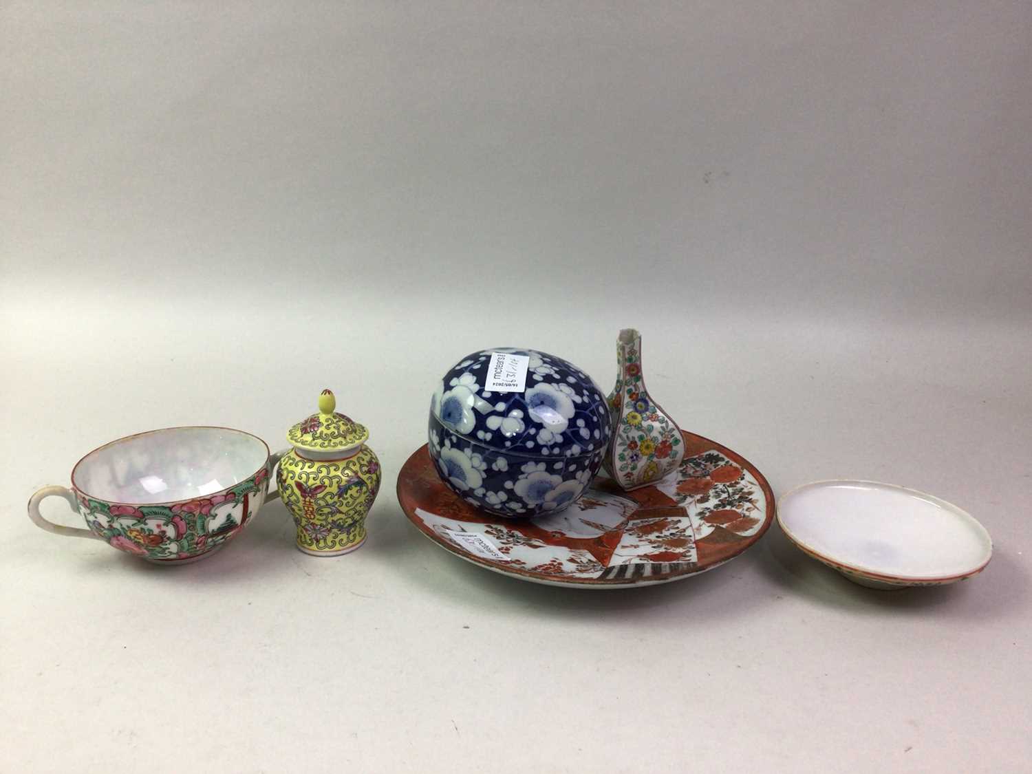 GROUP OF CHINESE AND JAPANESE PORCELAIN, AND A CLOISONNE BOX - Image 2 of 3
