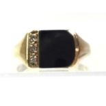 NINE CARAT GOLD SIGNET RING,