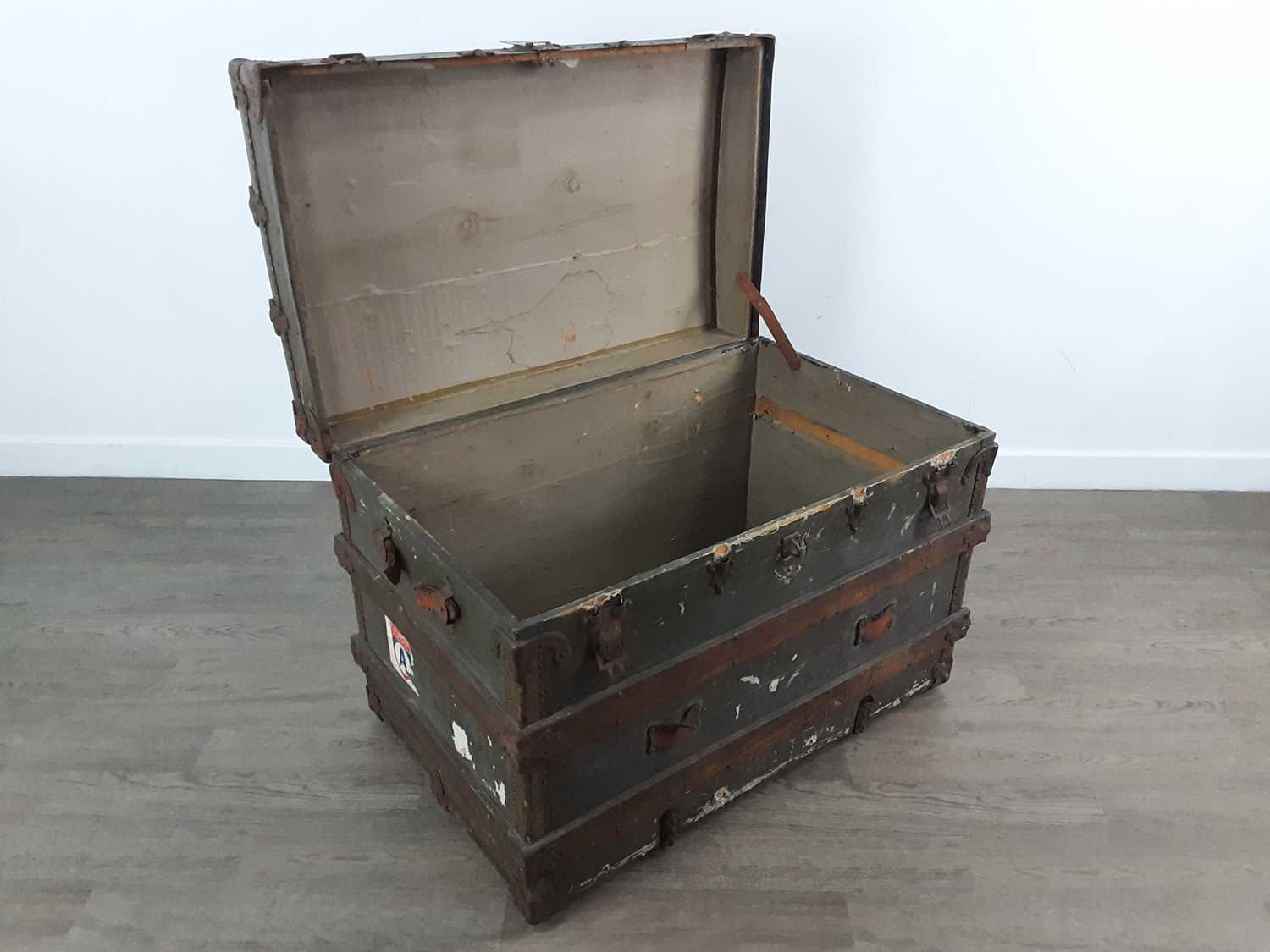 VINTAGE CABIN TRUNK, EARLY 20TH CENTURY - Image 2 of 2