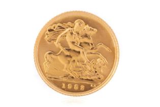 ELIZABETH II GOLD HALF SOVEREIGN 1982,