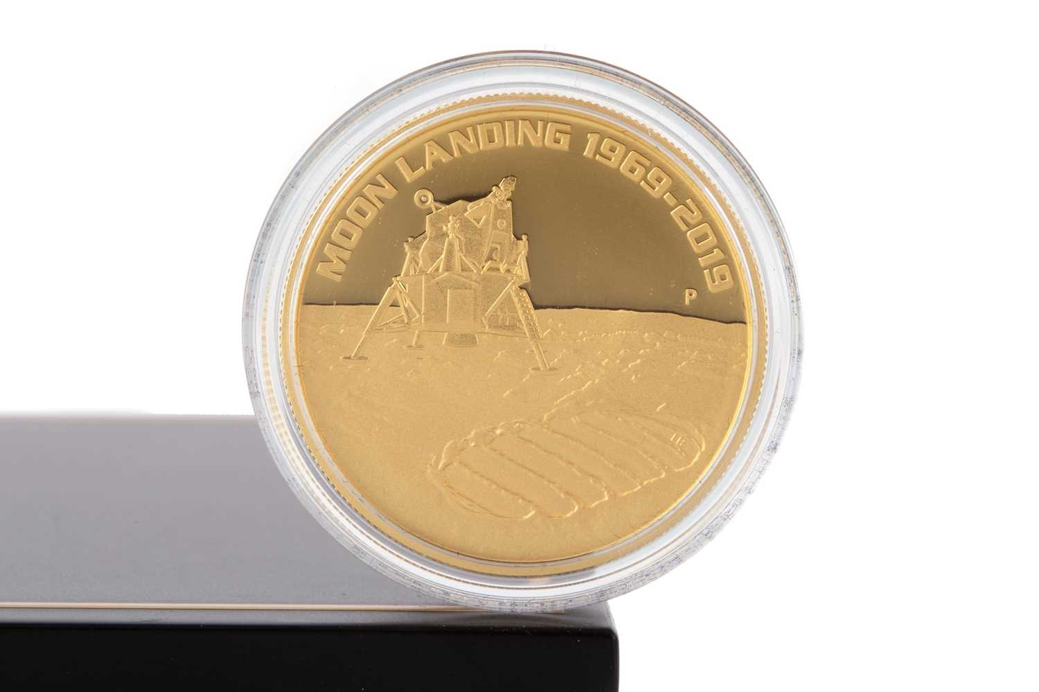 50TH ANNIVERSARY OF THE MOON LANDING 1oz GOLD PROOF COIN 1969 - 2019, - Image 2 of 2