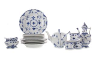 ROYAL COPENHAGEN, MATCHED BLUE & WHITE PORCELAIN DINNER SERVICE MID-20TH CENTURY