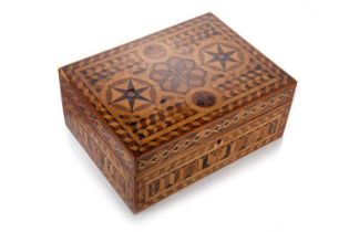 SPECIMEN WOOD PARQUETRY TRINKET BOX LATE 19TH / EARLY 20TH CENTURY