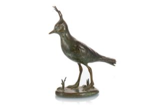 PATINATED BRONZE SCULPTURE OF A LAPWING, CONTEMPORARY