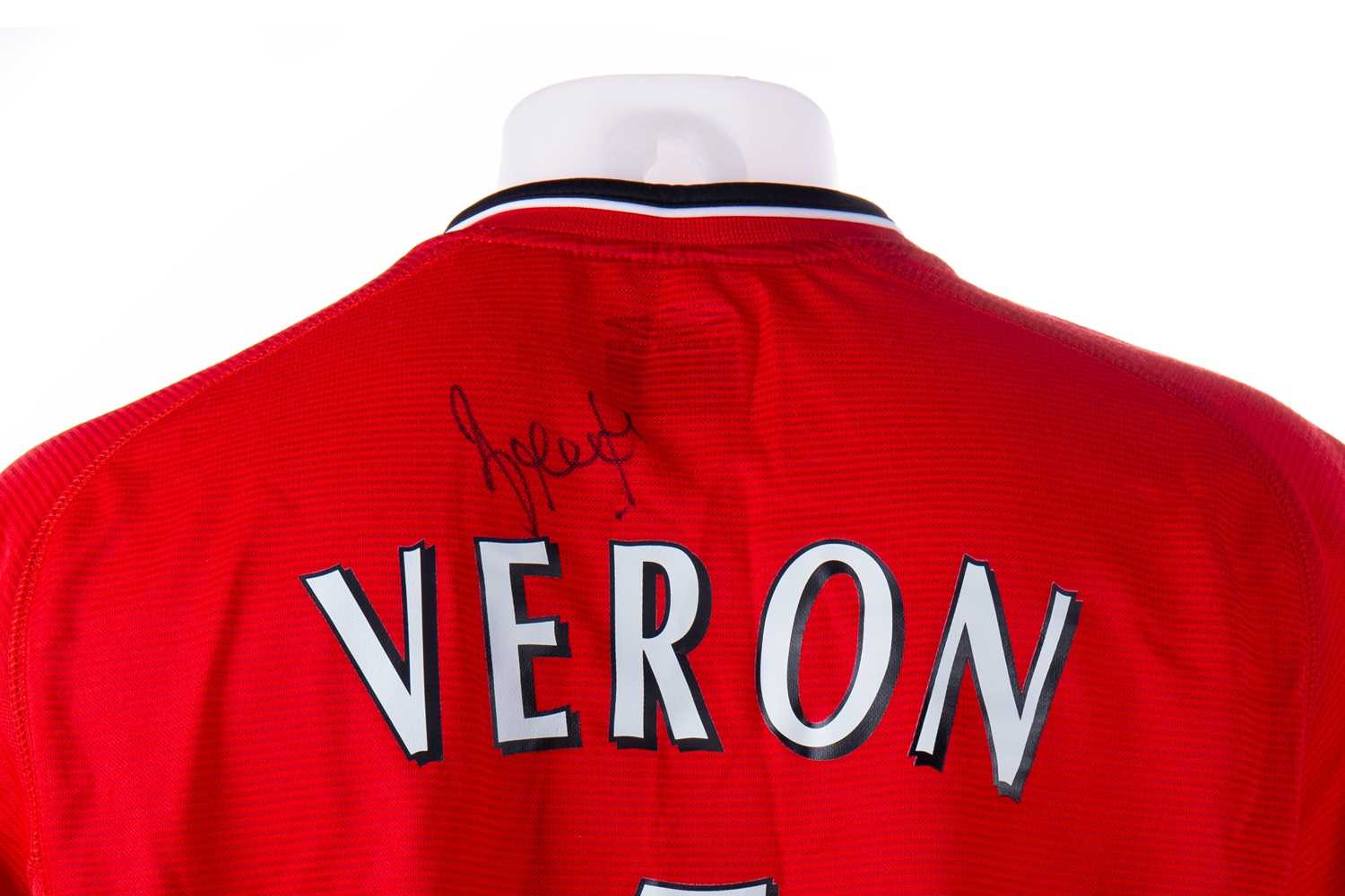 MANCHESTER UNITED F.C., SIGNED HOME JERSEY, 2000/01 - Image 3 of 3