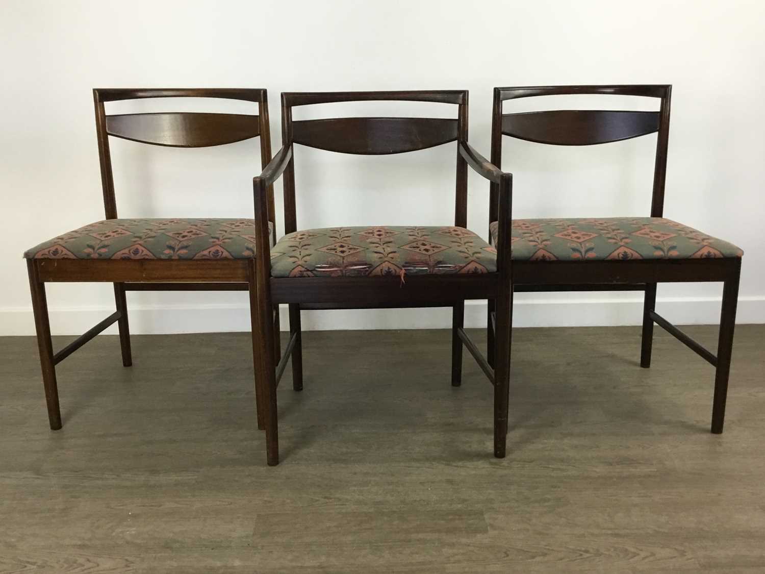 TOM ROBERTSON FOR MCINTOSH OF KIRKCALDY, 'DUNFERMLINE' ROSEWOOD DINING TABLE AND FIVE CHAIRS, CIRCA