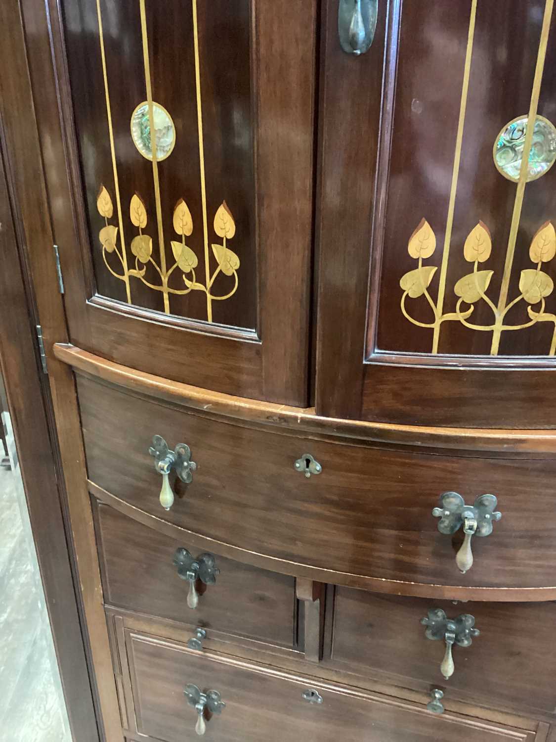 SHAPLAND & PETTER, HANDSOME ART NOUVEAU MAHOGANY AND MARQUETRY BEDROOM SUITE, CIRCA 1900 - Image 7 of 13