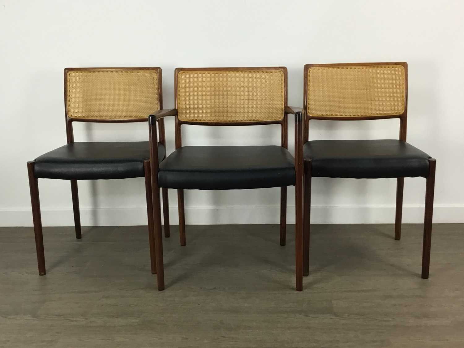 ATTRIBUTED TO SKARABORGS MOBELINDUSTRI TIBRO, SET OF EIGHT ROSEWOOD DINING CHAIRS, CIRCA 1960-69 - Bild 2 aus 3