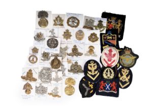 COLLECTION OF CAP BADGES, PATCHES AND FURTHER INSIGNIA,