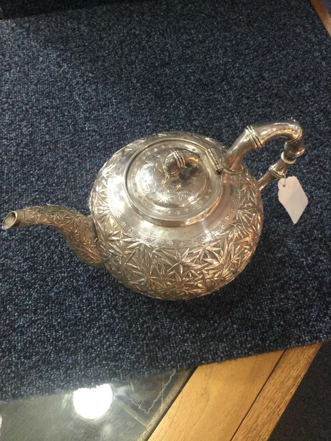 CHINESE EXPORT SILVER TEA POT AND SPOON, EARLY 20TH CENTURY - Bild 2 aus 11