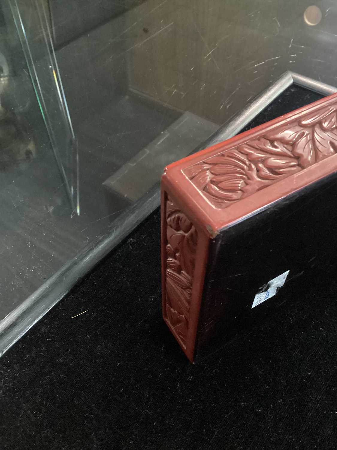 CHINESE CINNABAR LACQUER RECTANGULAR BOX, EARLY 20TH CENTURY - Image 9 of 11