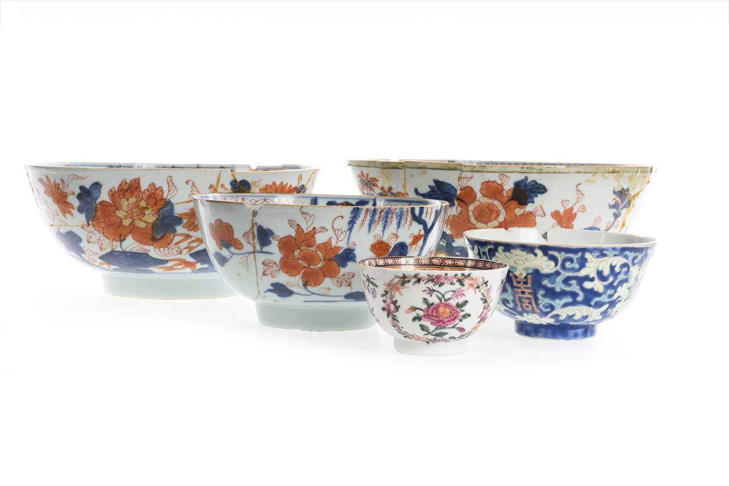 LARGE GROUP OF 18TH CENTURY CHINESE BOWLS, YONGZHENG AND QIANLONG PERIODS AND LATER - Image 3 of 32