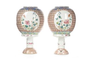 PAIR OF CHINESE FAMILLE ROSE TABLE LAMPS, EARLY 20TH CENTURY