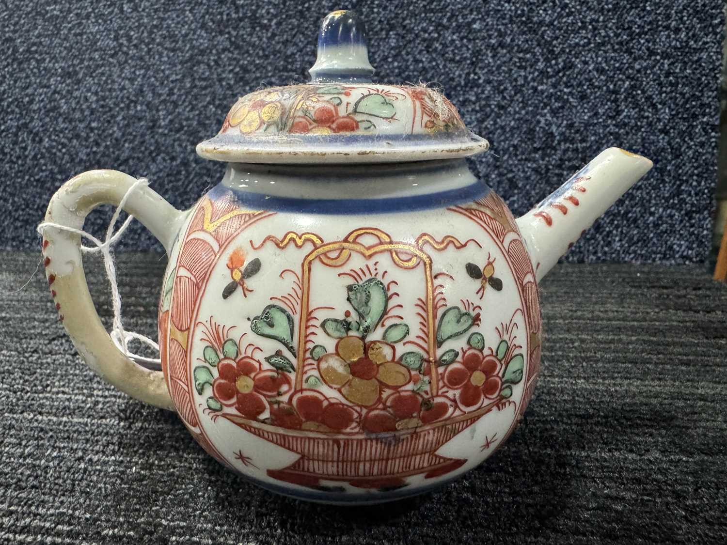 TWO 18TH CENTURY CHINESE PORCELAIN TEA POTS, KANGXI AND QIANLONG PERIODS - Image 17 of 18