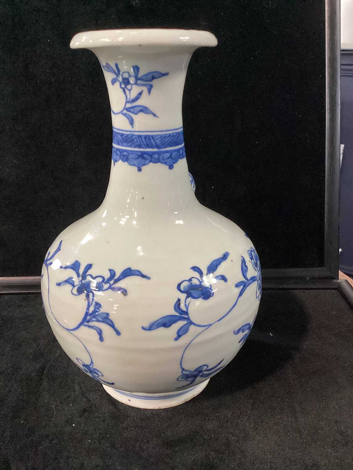 CHINESE BLUE AND WHITE KENDI AND A CHINESE BLUE AND WHITE VASE, BOTH LATE 19TH/EARLY 20TH CENTURY - Image 7 of 9