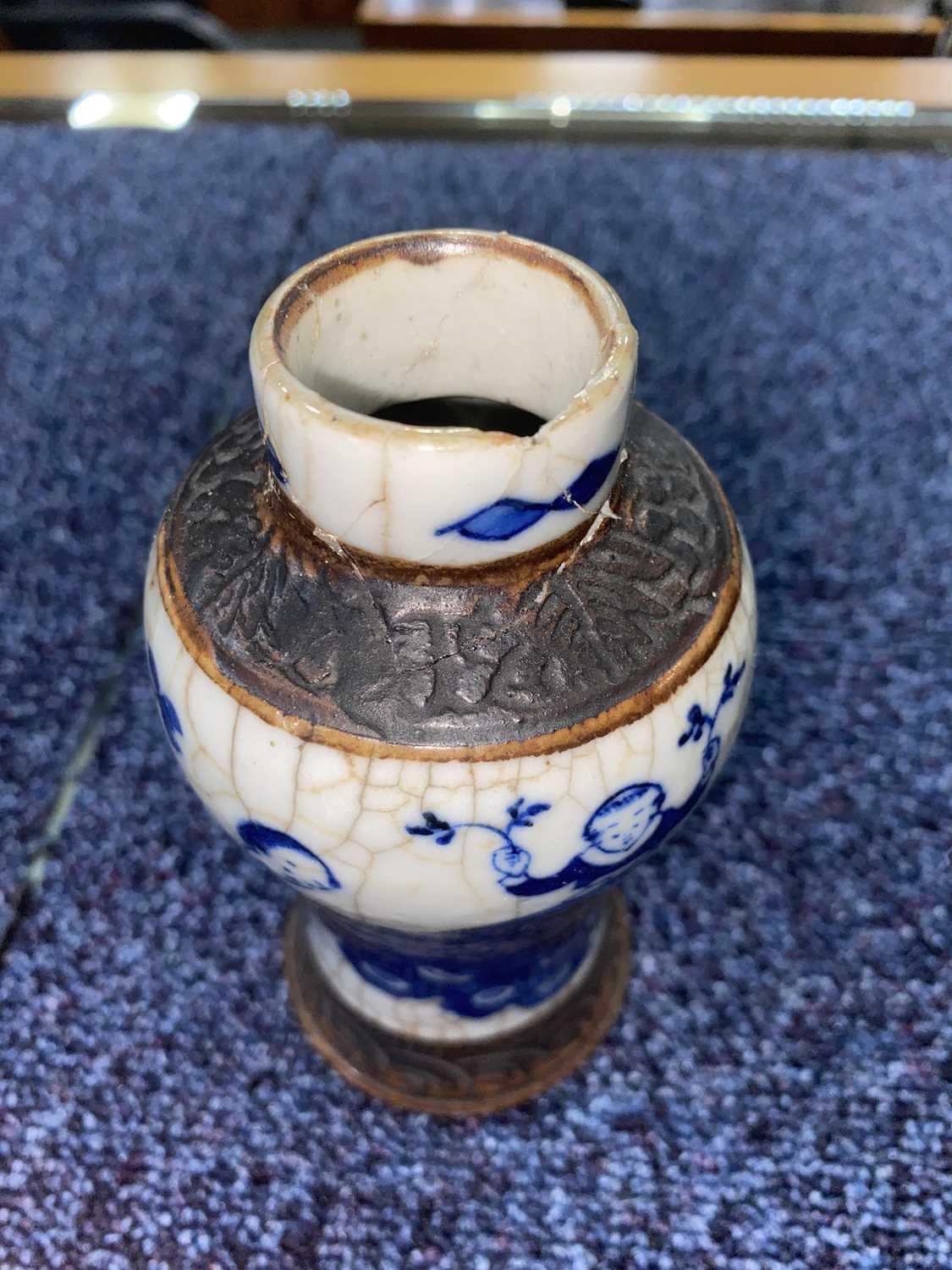 GROUP OF CHINESE BLUE AND WHITE CRACKLE GLAZE PORCELAIN, LATE 19TH/EARLY 20TH CENTURY - Image 12 of 26