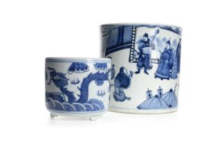 LARGE CHINESE BLUE AND WHITE PLANTER AND A SMALLER CHINESE PLANTER, LATE 19TH/EARLY 20TH CENTURY