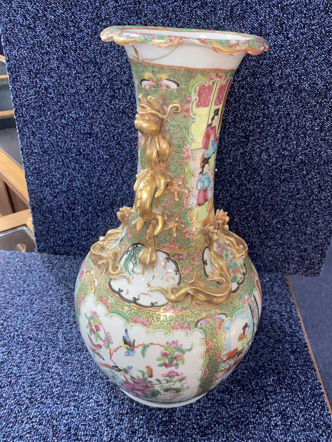 CHINESE CANTONESE VASE, MID 19TH CENTURY - Bild 9 aus 11