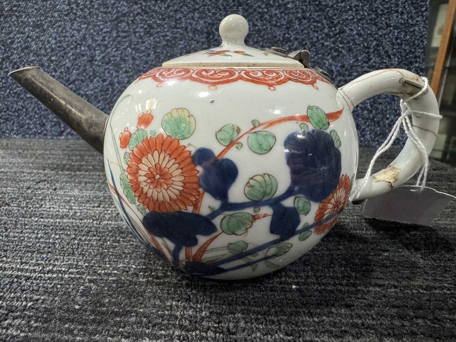 TWO 18TH CENTURY CHINESE PORCELAIN TEA POTS, KANGXI AND QIANLONG PERIODS - Image 7 of 18