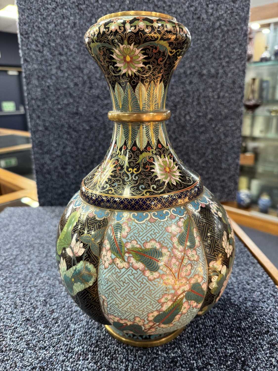 CHINESE CLOISONNE ENAMEL VASE, EARLY 20TH CENTURY - Image 3 of 10