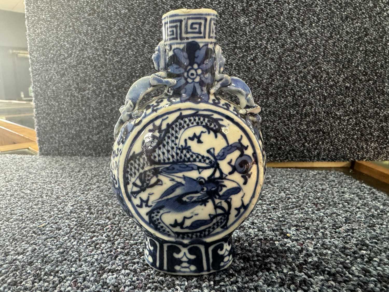 PAIR OF CHINESE BLUE AND WHITE MOONFLASKS, LATE 19TH/EARLY 20TH CENTURY - Bild 16 aus 21