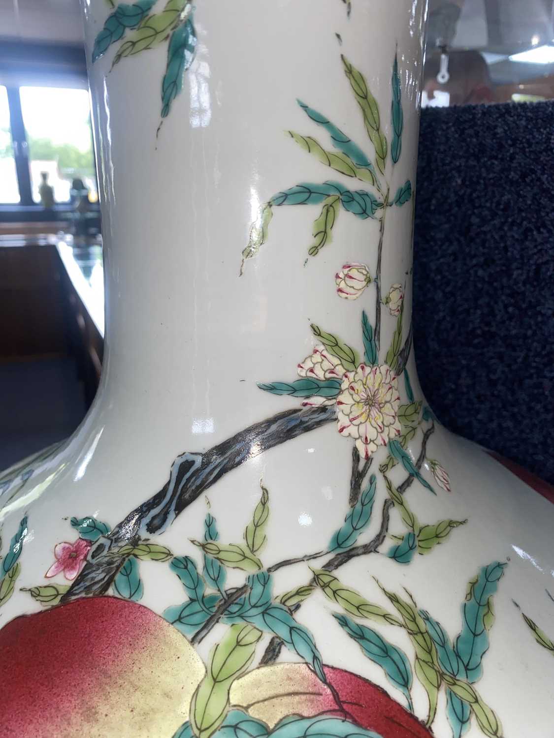 LARGE CHINESE FAMILLE ROSE 'NINE PEACHES' TIANQU PING VASE, 20TH CENTURY - Image 7 of 13