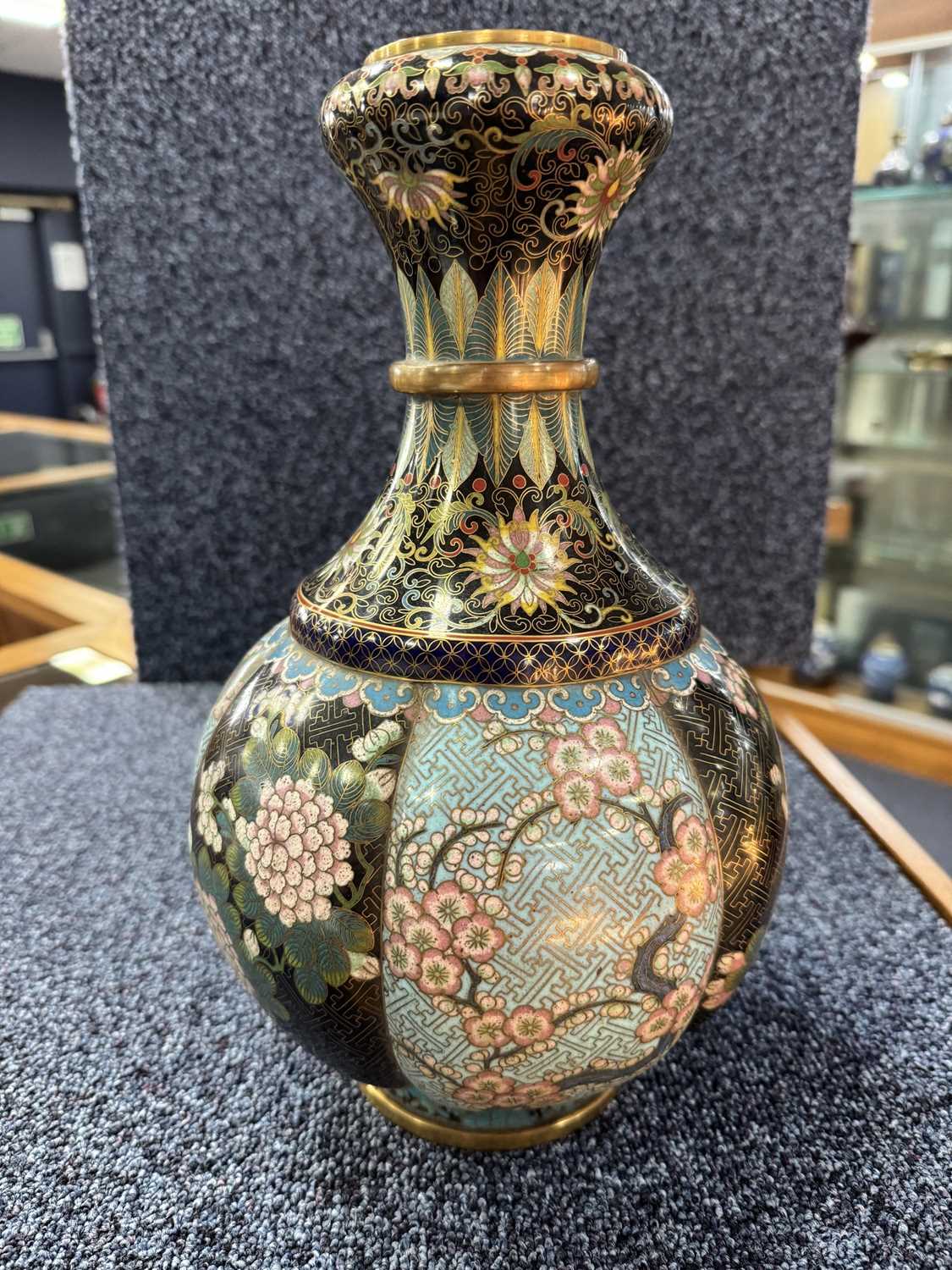 CHINESE CLOISONNE ENAMEL VASE, EARLY 20TH CENTURY - Image 7 of 10