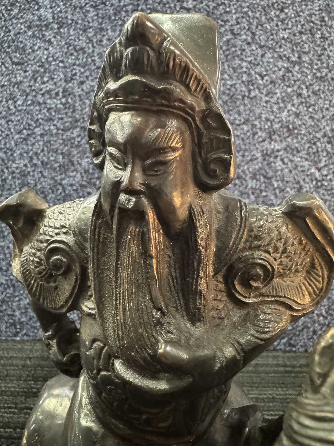 CHINESE BRONZE FIGURE OF GUAN YU, LATE 19TH/EARLY 20TH CENTURY - Image 4 of 10