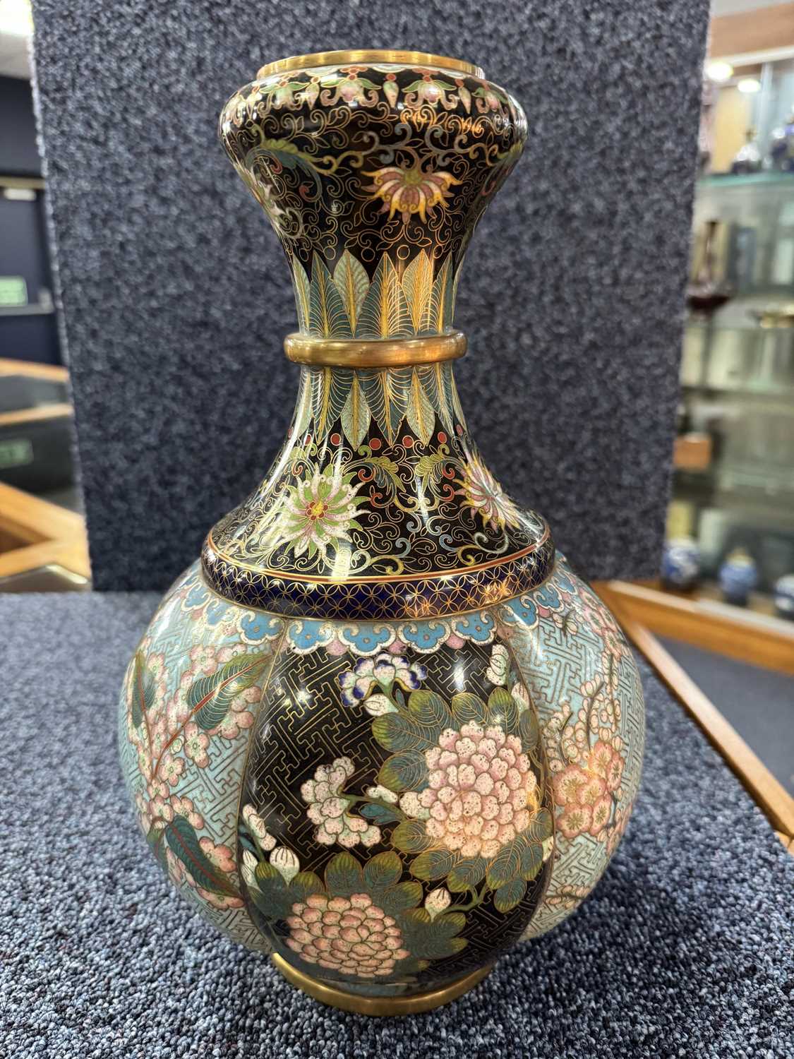 CHINESE CLOISONNE ENAMEL VASE, EARLY 20TH CENTURY - Image 8 of 10