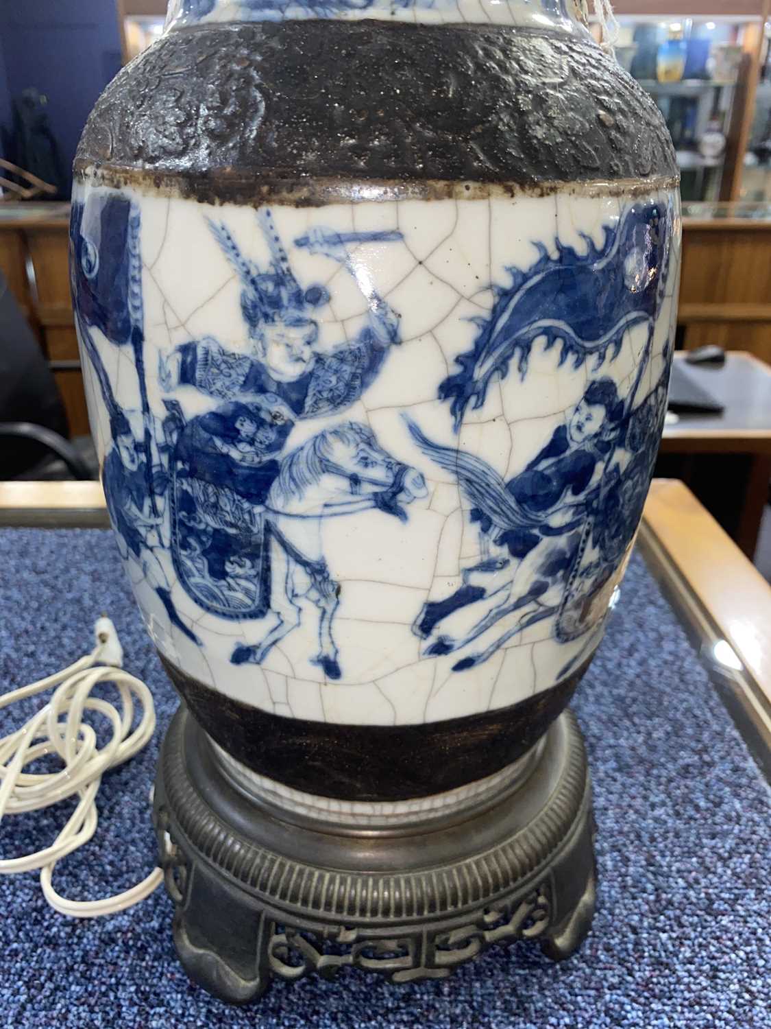 GROUP OF CHINESE BLUE AND WHITE CRACKLE GLAZE PORCELAIN, LATE 19TH/EARLY 20TH CENTURY - Image 4 of 26