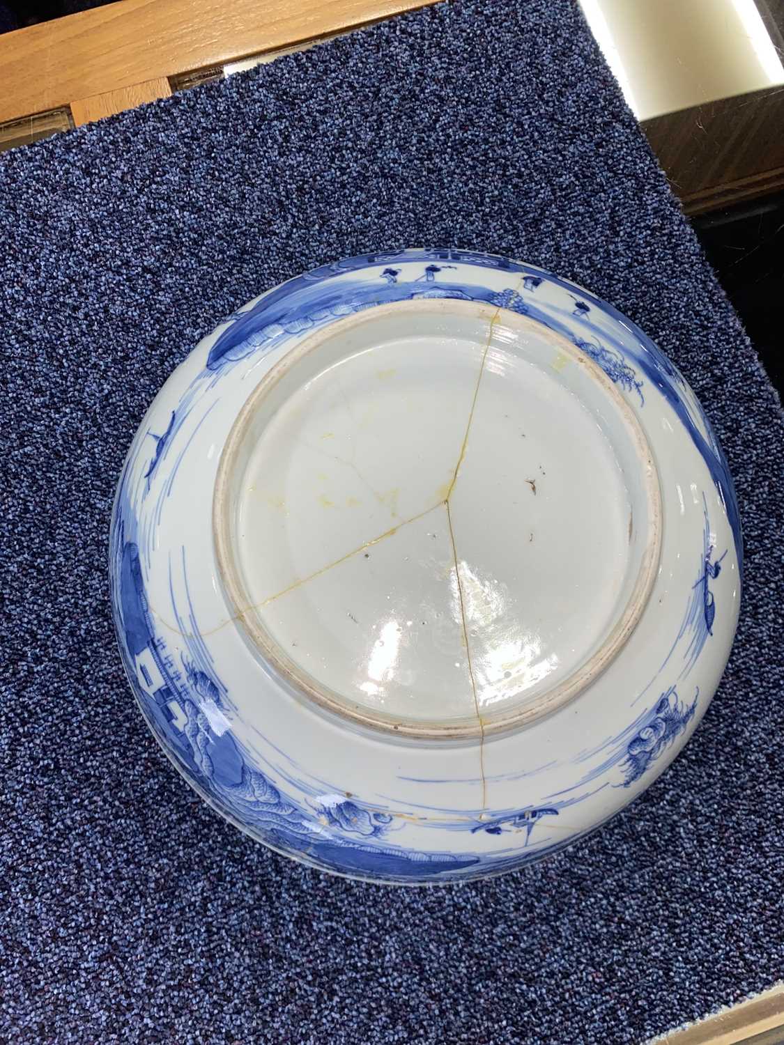 LARGE GROUP OF 18TH CENTURY CHINESE BOWLS, YONGZHENG AND QIANLONG PERIODS AND LATER - Image 25 of 32