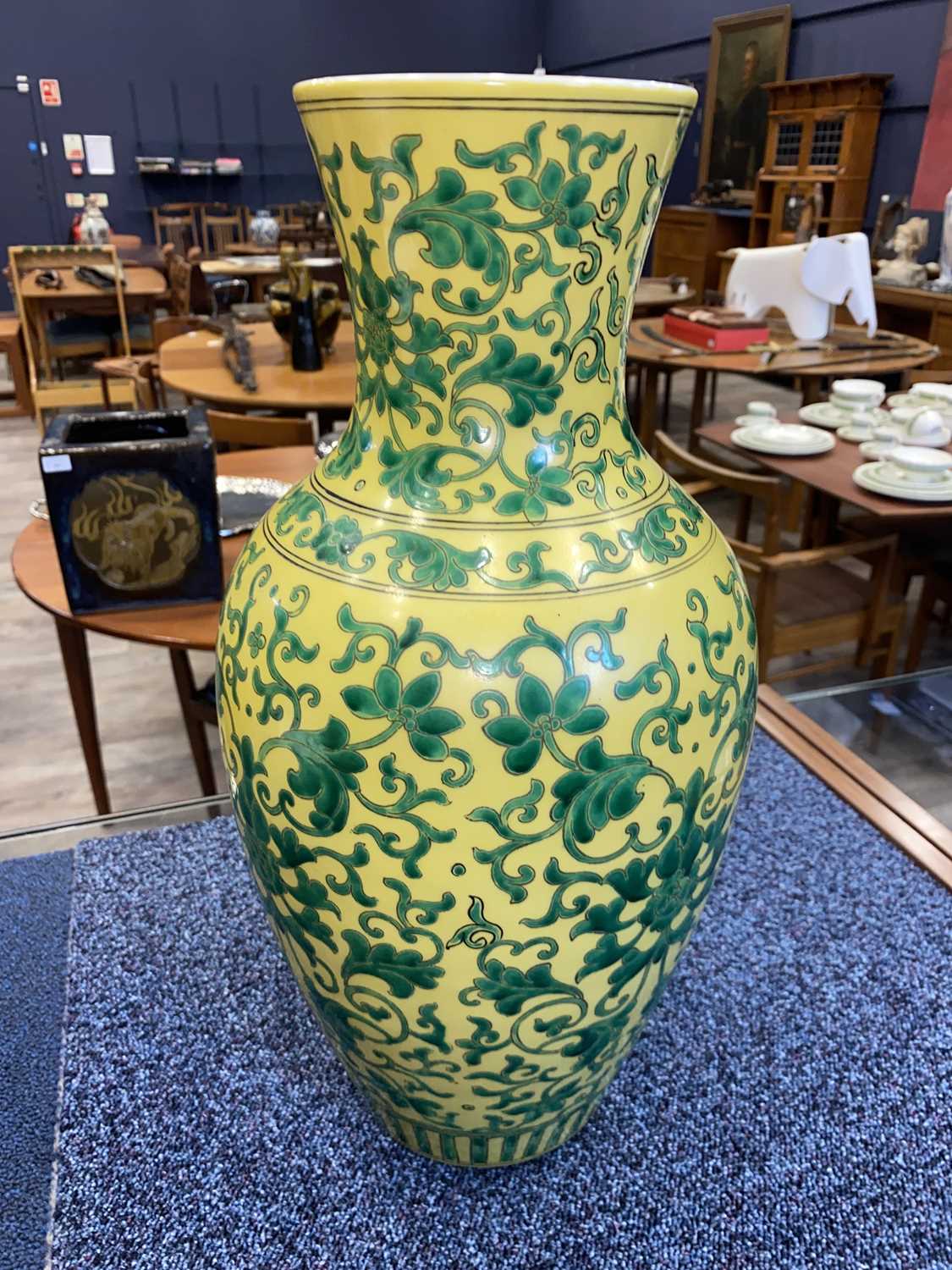 CHINESE FAMILLE JAUNE BALUSTER VASE, LATE 19TH/EARLY 20TH CENTURY - Image 2 of 12
