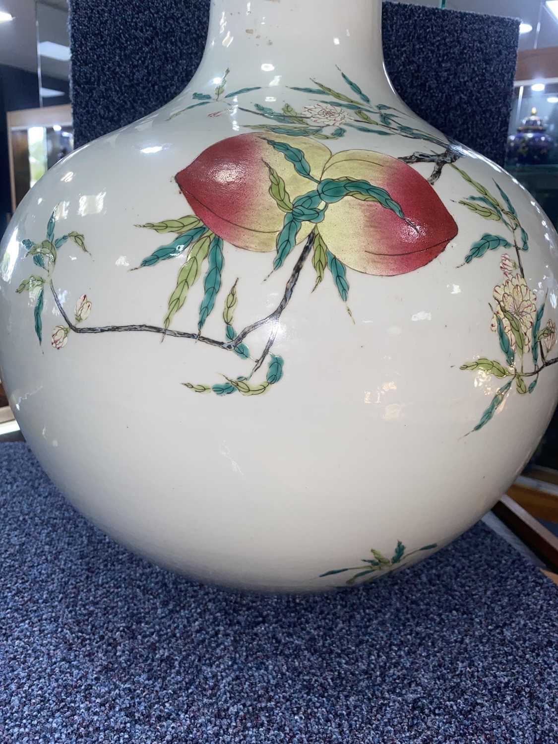 LARGE CHINESE FAMILLE ROSE 'NINE PEACHES' TIANQU PING VASE, 20TH CENTURY - Image 10 of 13