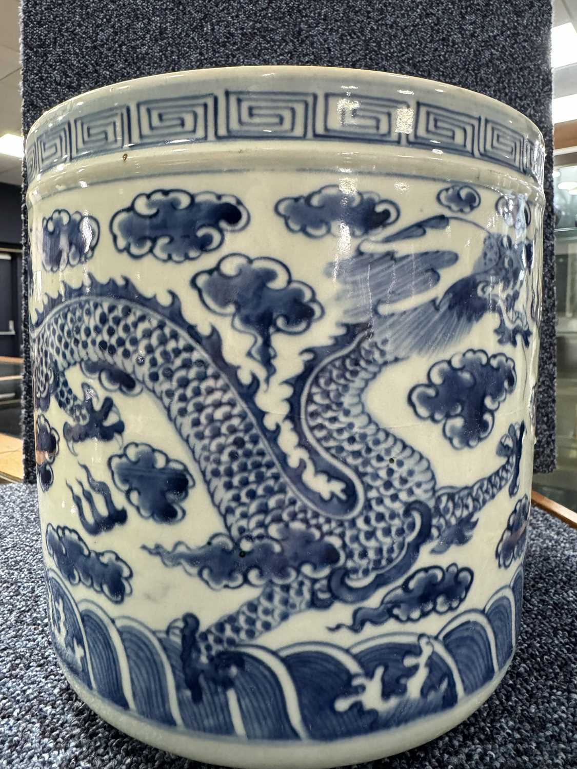 CHINESE BLUE AND WHITE PLANTER, EARLY 20TH CENTURY - Bild 4 aus 12