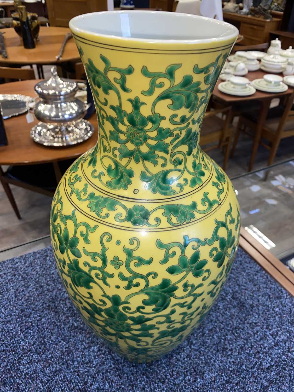 CHINESE FAMILLE JAUNE BALUSTER VASE, LATE 19TH/EARLY 20TH CENTURY - Image 8 of 12